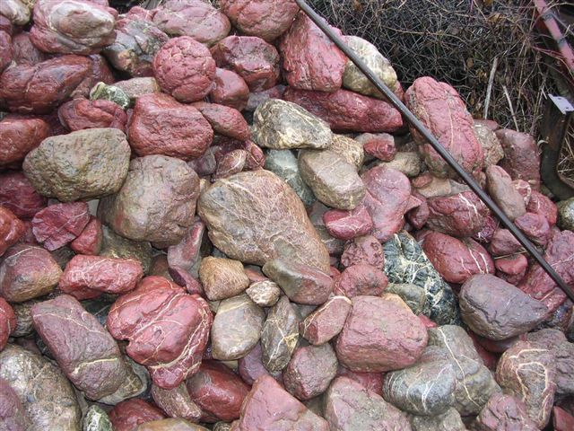 Красный камень